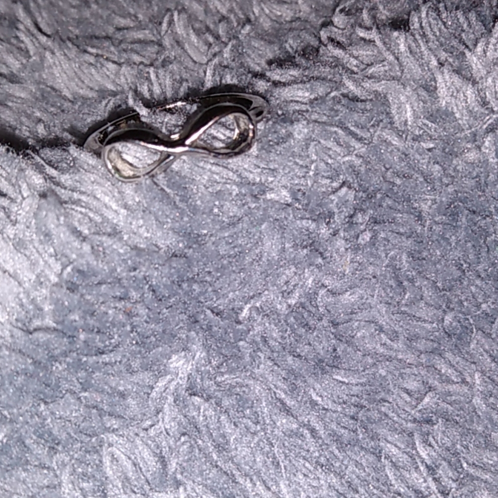 Sterling silver sz 7 infinity ring